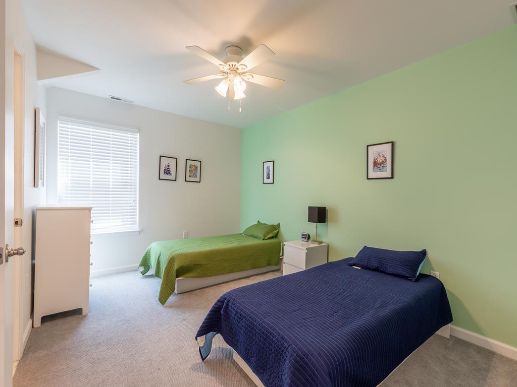 https://realtimerental.com/rrv10/RentalPhotos/1016/1016621.24.jpg