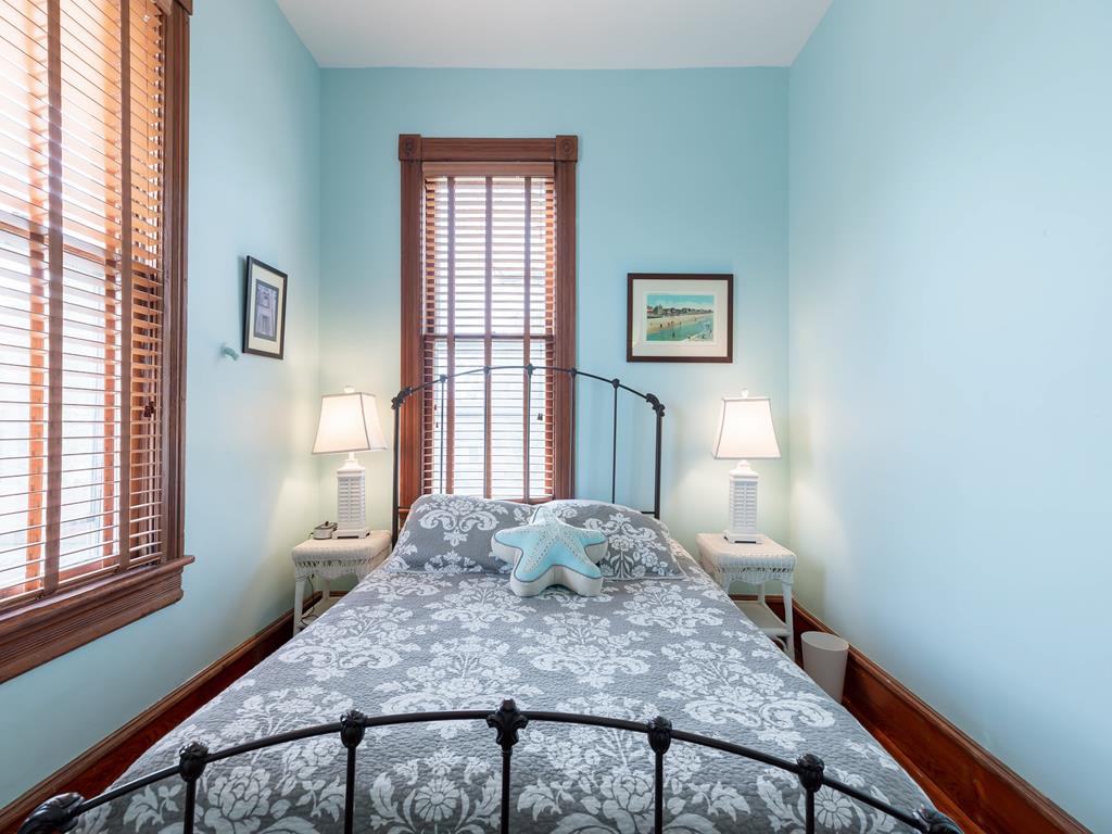 https://realtimerental.com/rrv10/RentalPhotos/1016/1016622.5.jpg