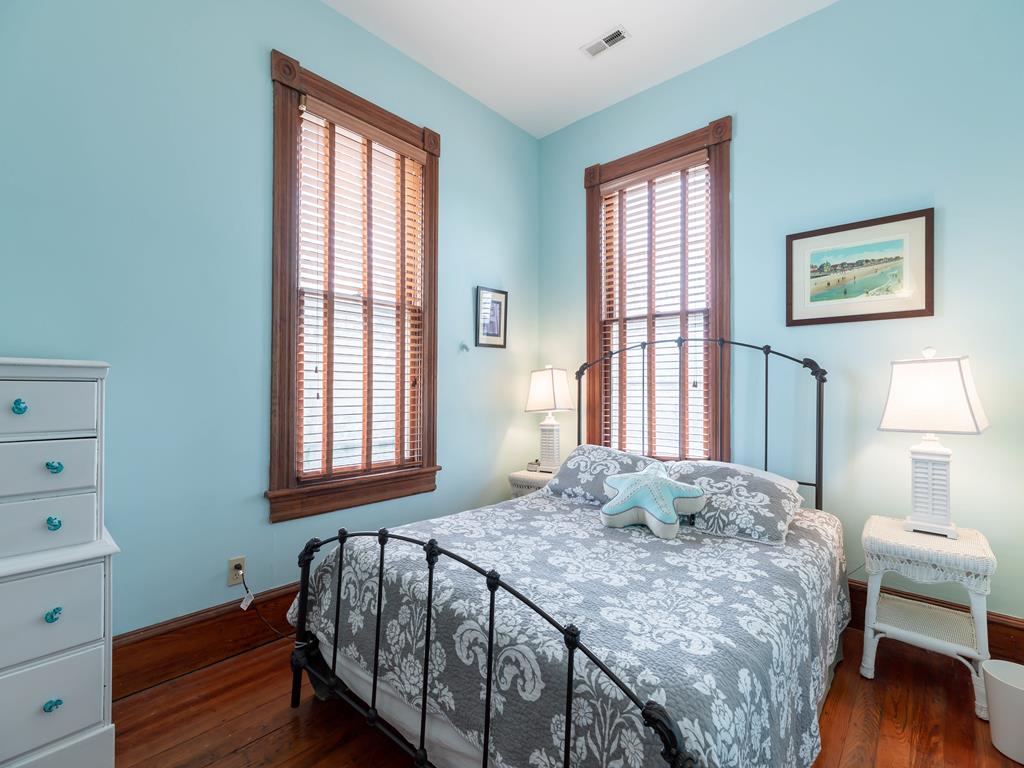 https://realtimerental.com/rrv10/RentalPhotos/1016/1016622.6.jpg