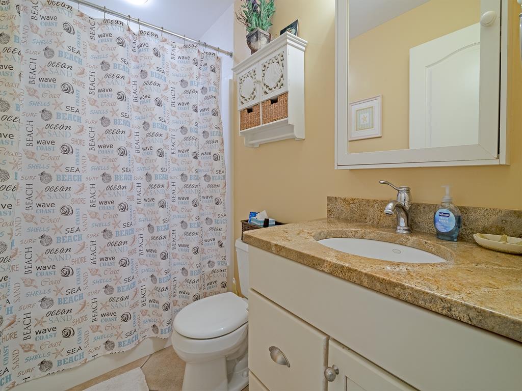 https://realtimerental.com/rrv10/RentalPhotos/1016/1016649.18.jpg