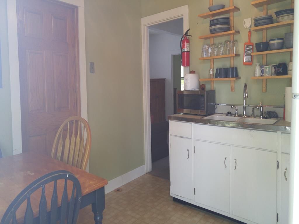 https://realtimerental.com/rrv10/RentalPhotos/1016/1016737.2.jpg