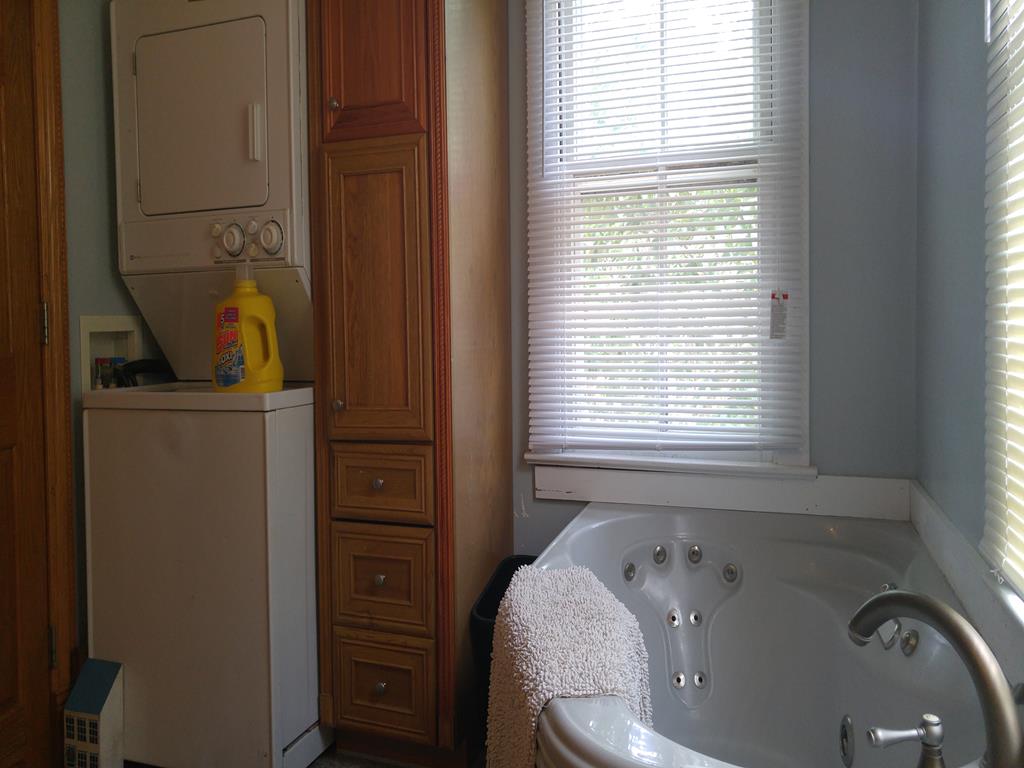 https://realtimerental.com/rrv10/RentalPhotos/1016/1016737.4.jpg