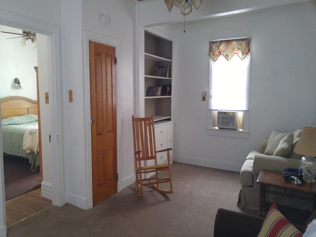 https://realtimerental.com/rrv10/RentalPhotos/1016/1016737.8.jpg
