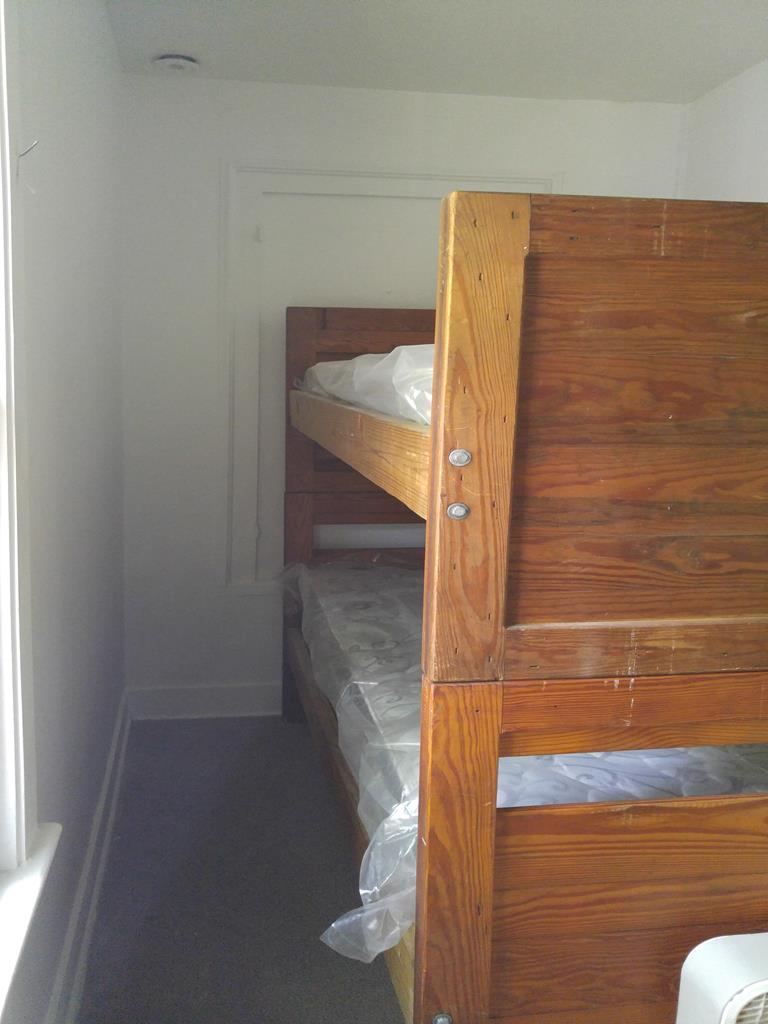https://realtimerental.com/rrv10/RentalPhotos/1016/1016737.9.jpg