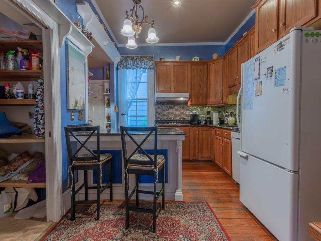 https://realtimerental.com/rrv10/RentalPhotos/1016/1016775.9.jpg