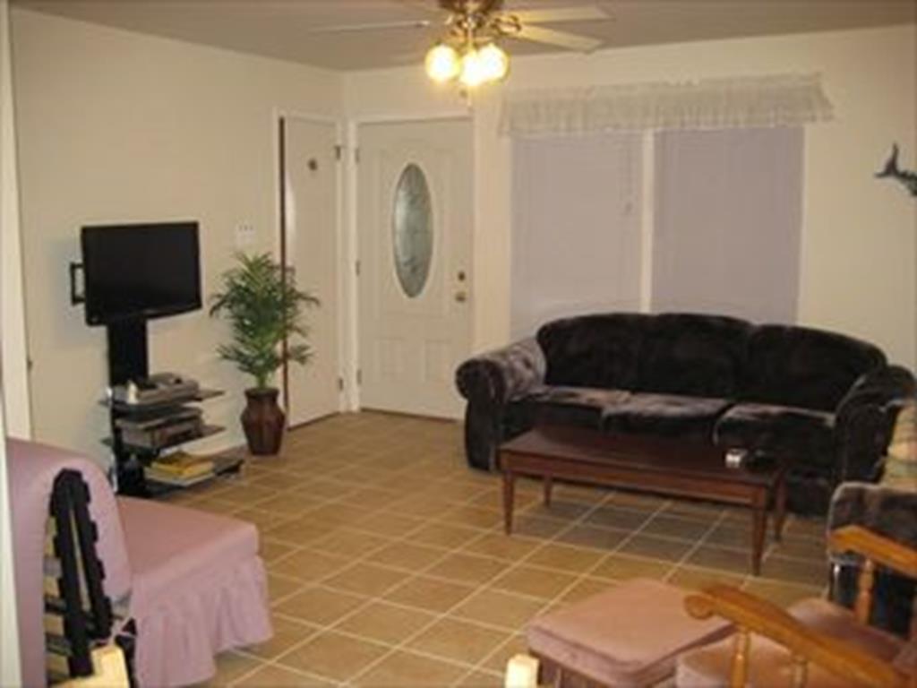 https://realtimerental.com/rrv10/RentalPhotos/1016/1016789.2.jpg