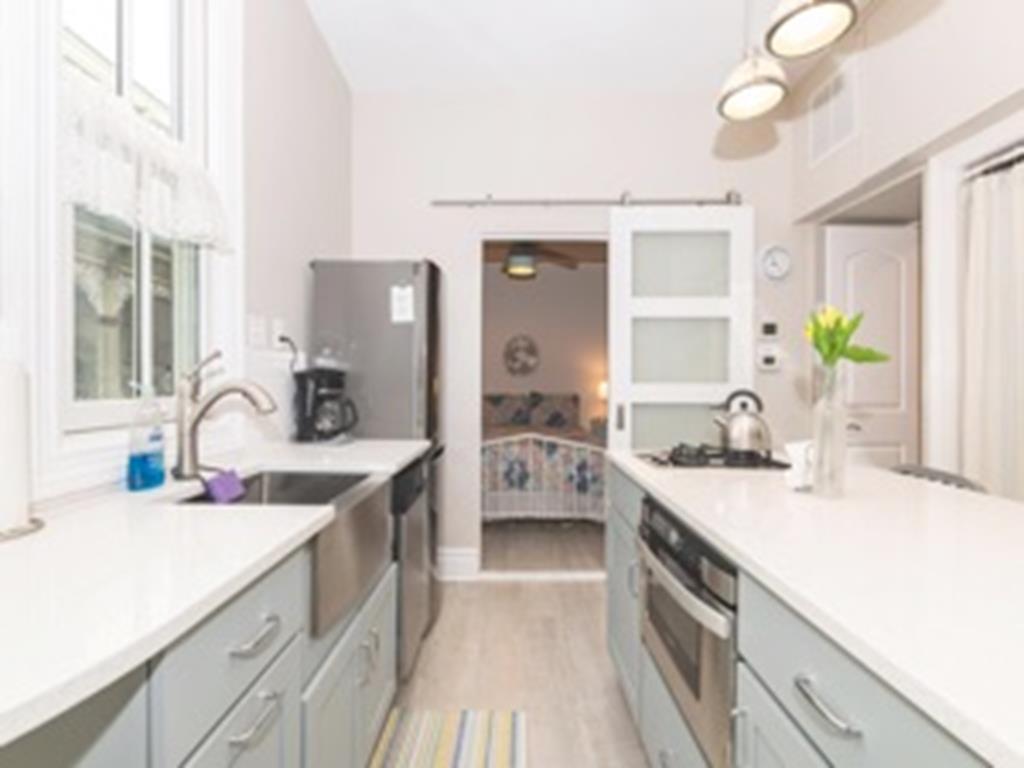 https://realtimerental.com/rrv10/RentalPhotos/1016/1016790.4.jpg