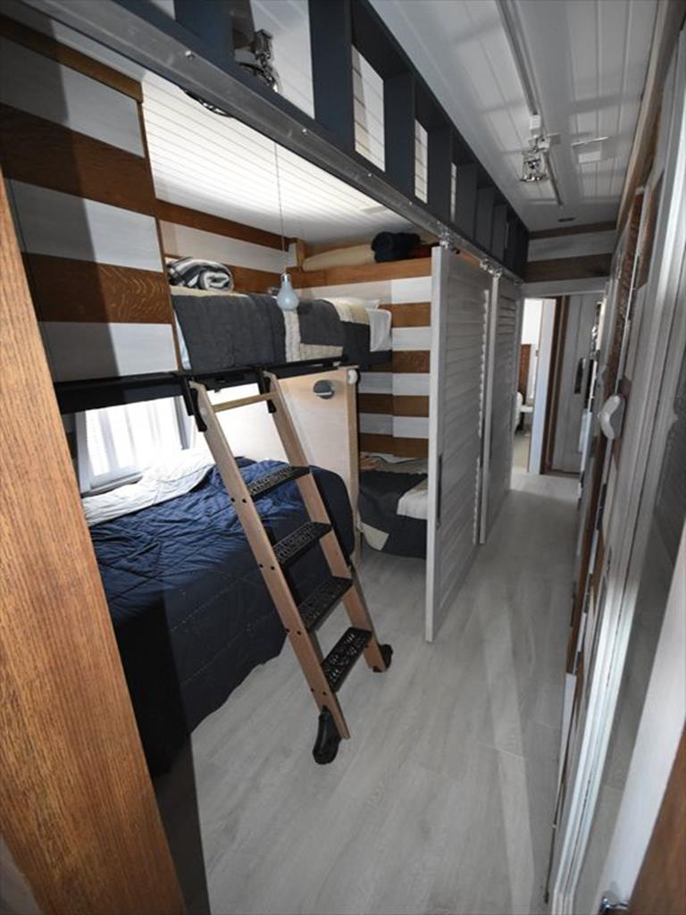 https://realtimerental.com/rrv10/RentalPhotos/1016/1016791.5.jpg