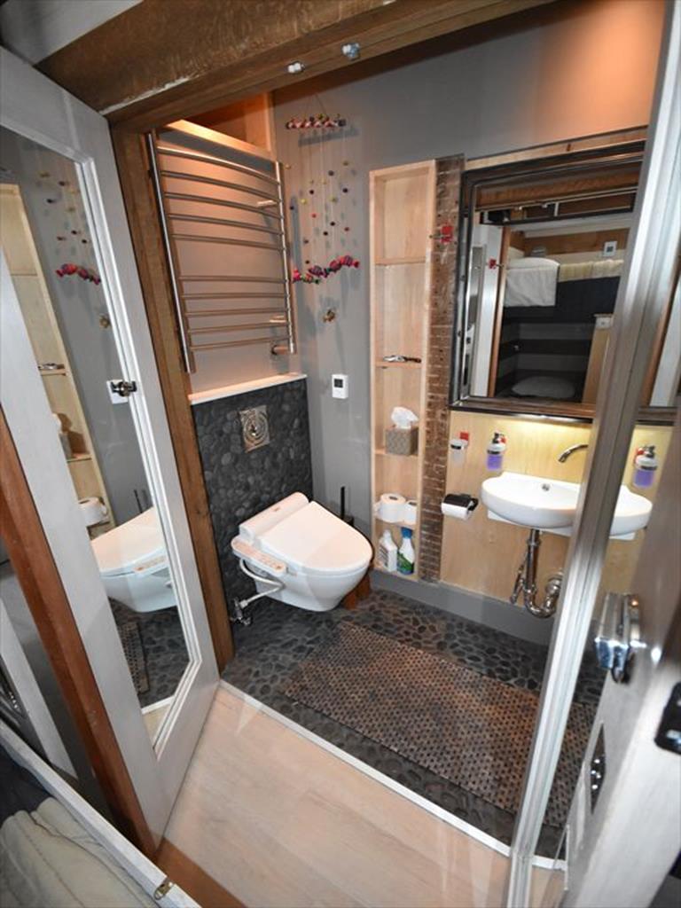 https://realtimerental.com/rrv10/RentalPhotos/1016/1016791.6.jpg