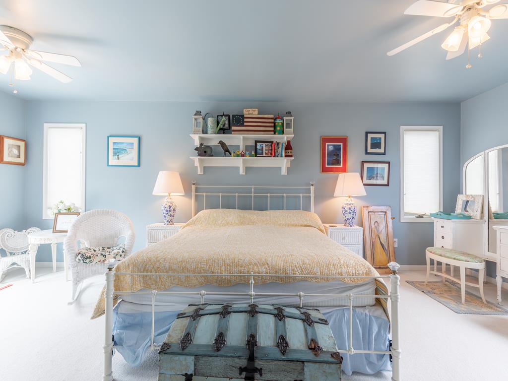 https://realtimerental.com/rrv10/RentalPhotos/1016/1016803.10.jpg