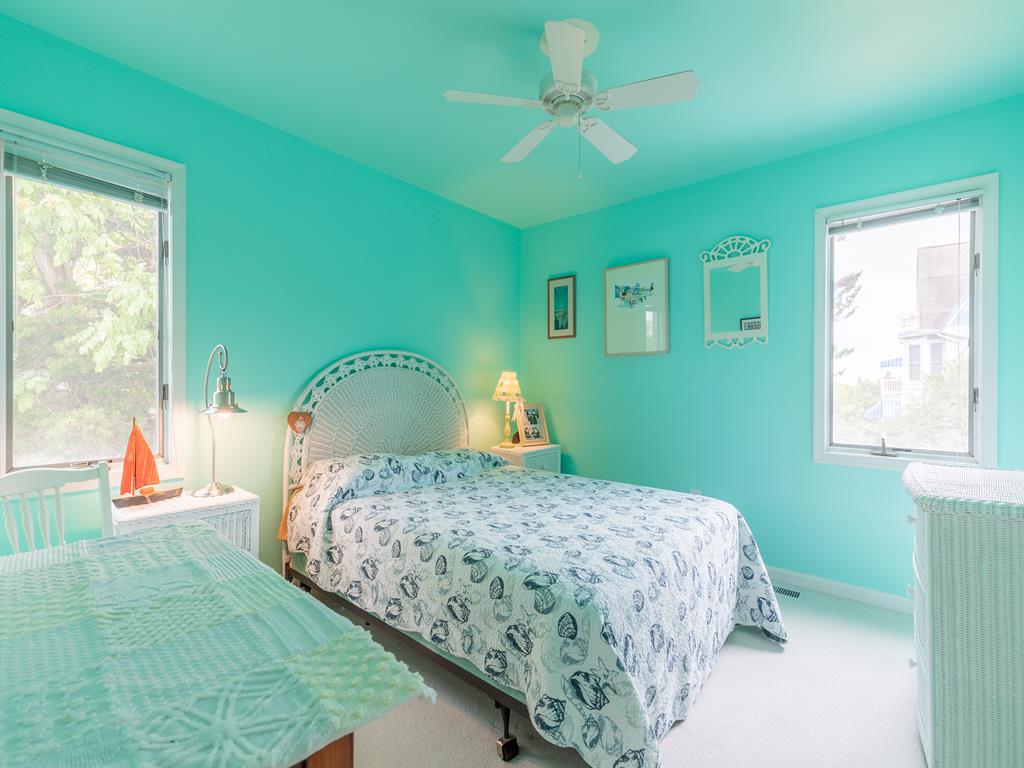 https://realtimerental.com/rrv10/RentalPhotos/1016/1016803.13.jpg
