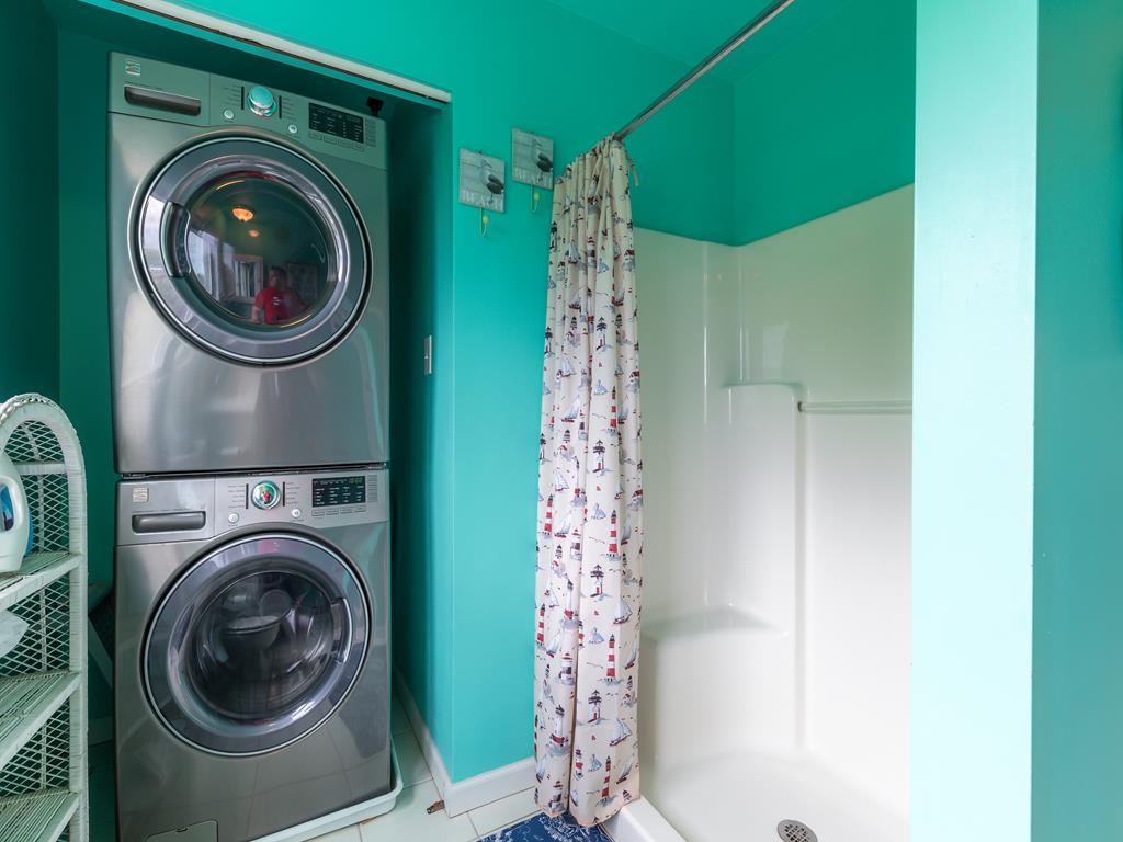 https://realtimerental.com/rrv10/RentalPhotos/1016/1016803.16.jpg