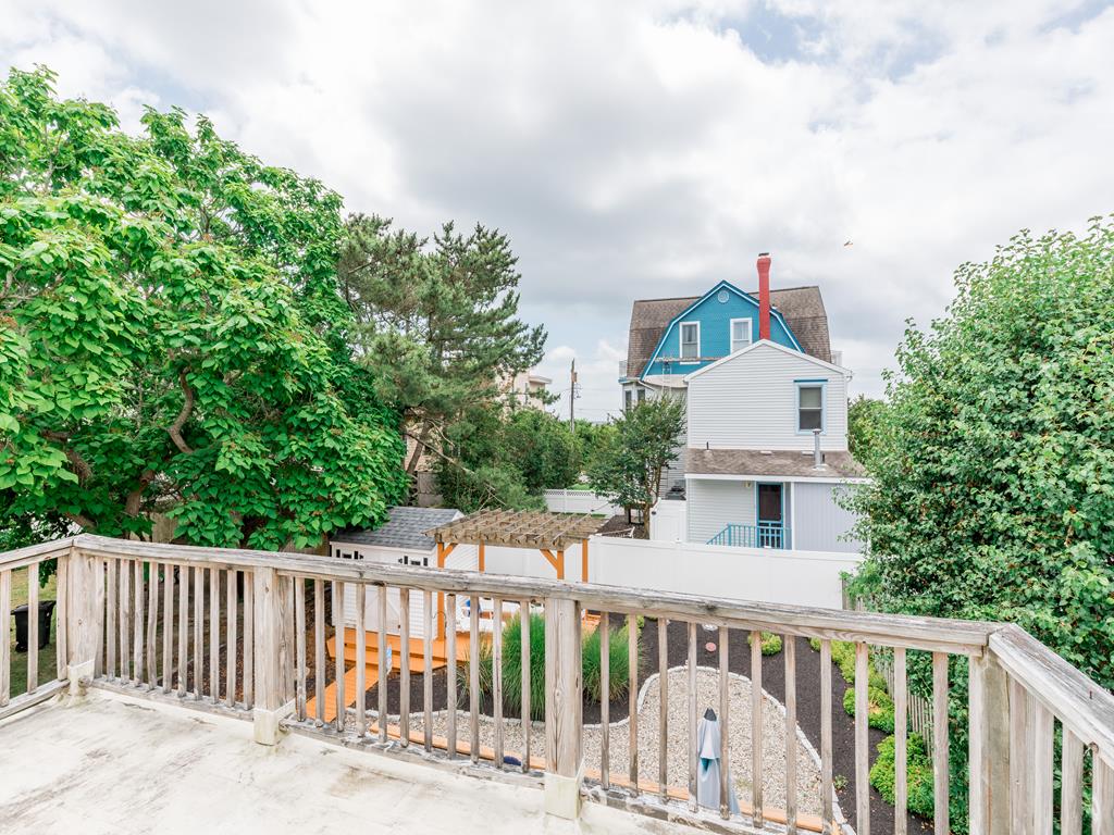 https://realtimerental.com/rrv10/RentalPhotos/1016/1016803.17.jpg