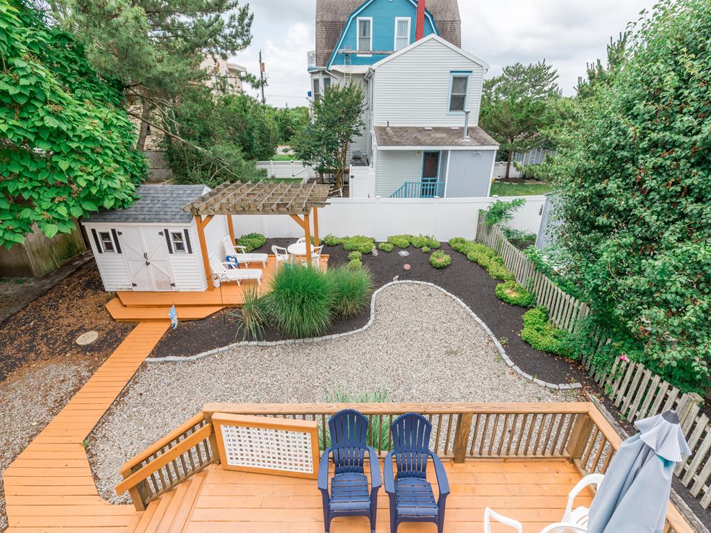 https://realtimerental.com/rrv10/RentalPhotos/1016/1016803.18.jpg