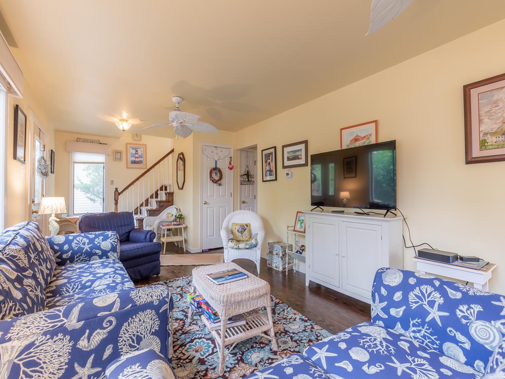 https://realtimerental.com/rrv10/RentalPhotos/1016/1016803.4.jpg