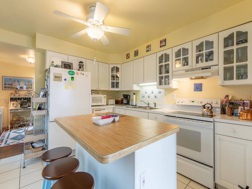 https://realtimerental.com/rrv10/RentalPhotos/1016/1016803.6.jpg