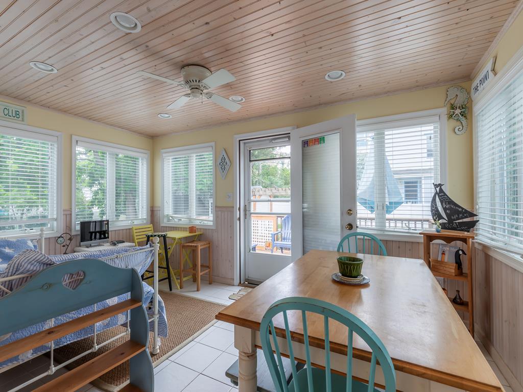 https://realtimerental.com/rrv10/RentalPhotos/1016/1016803.7.jpg
