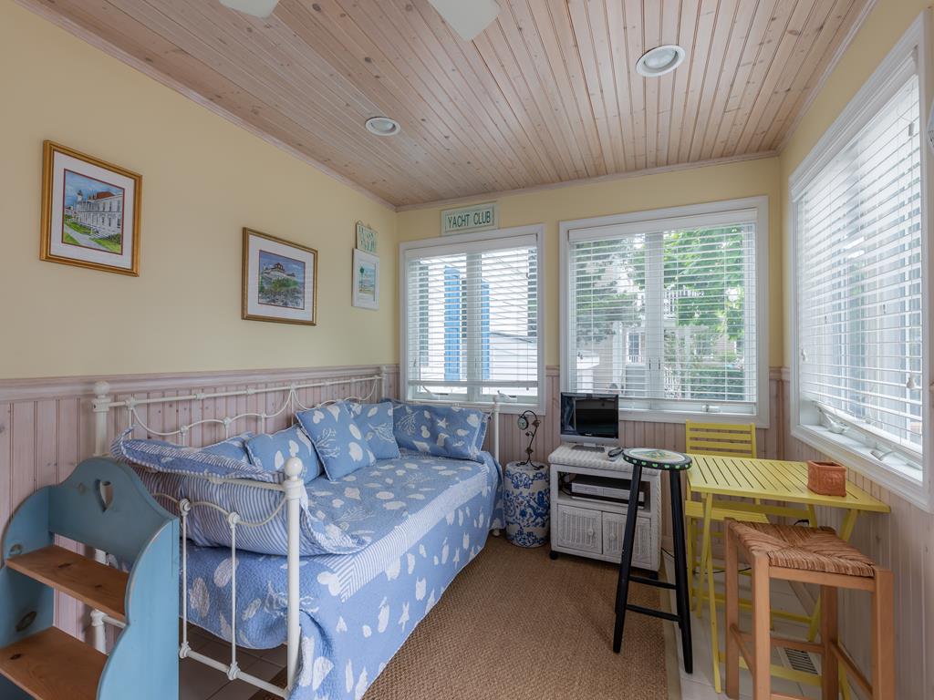 https://realtimerental.com/rrv10/RentalPhotos/1016/1016803.8.jpg