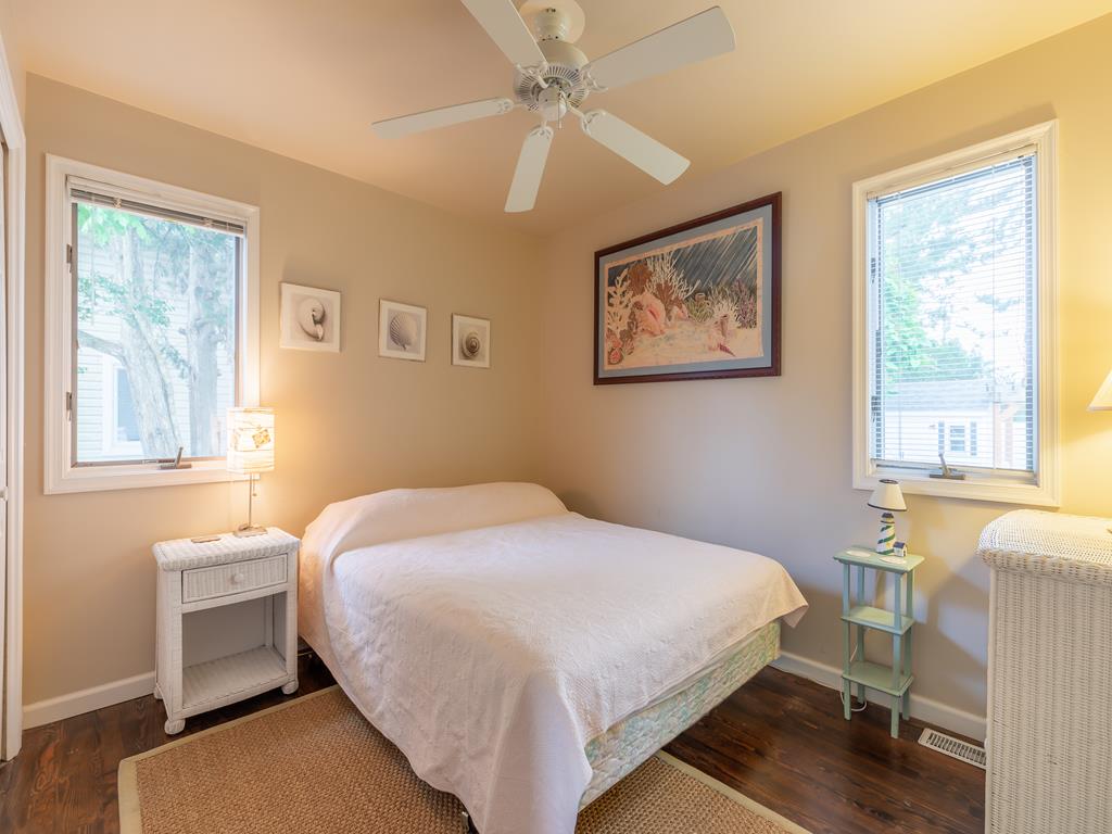 https://realtimerental.com/rrv10/RentalPhotos/1016/1016803.9.jpg