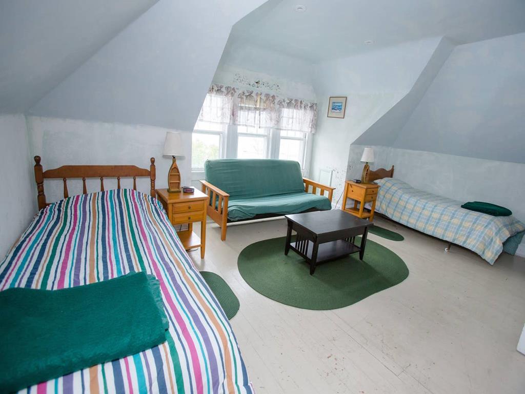 https://realtimerental.com/rrv10/RentalPhotos/1016/1016808.14.jpg