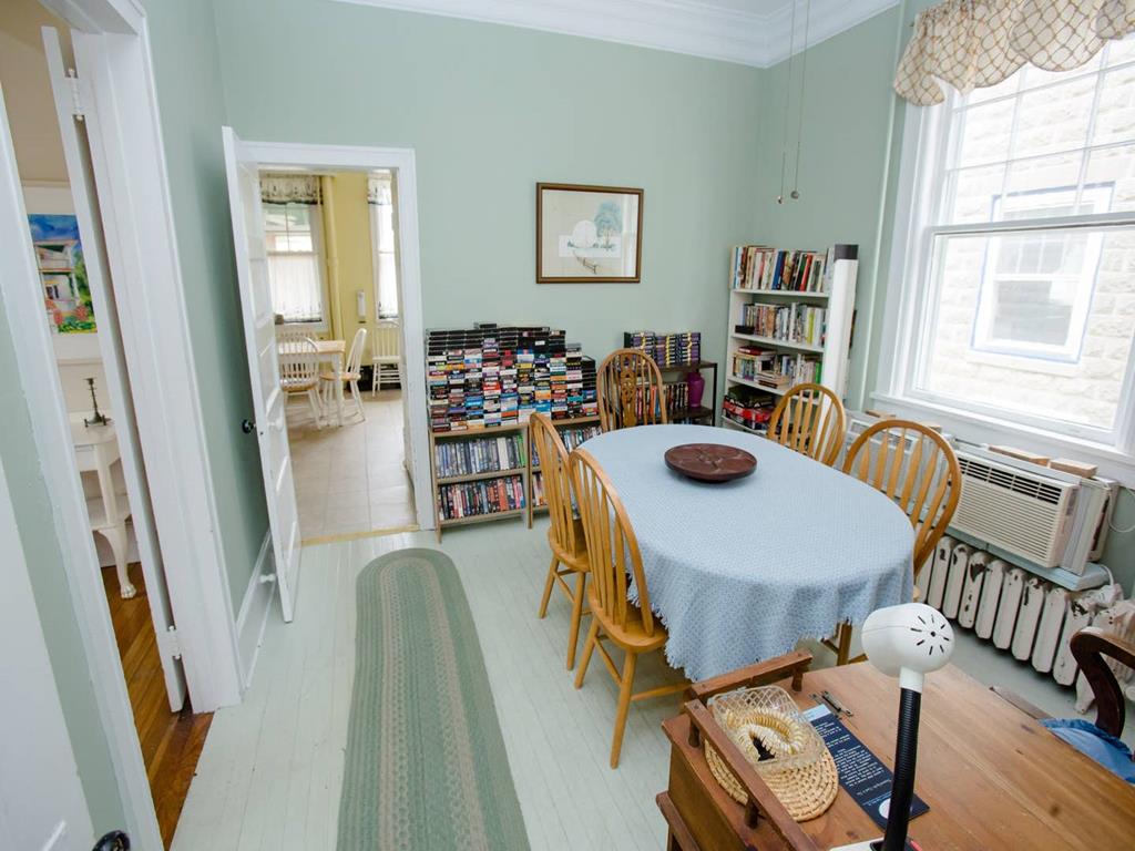 https://realtimerental.com/rrv10/RentalPhotos/1016/1016808.15.jpg
