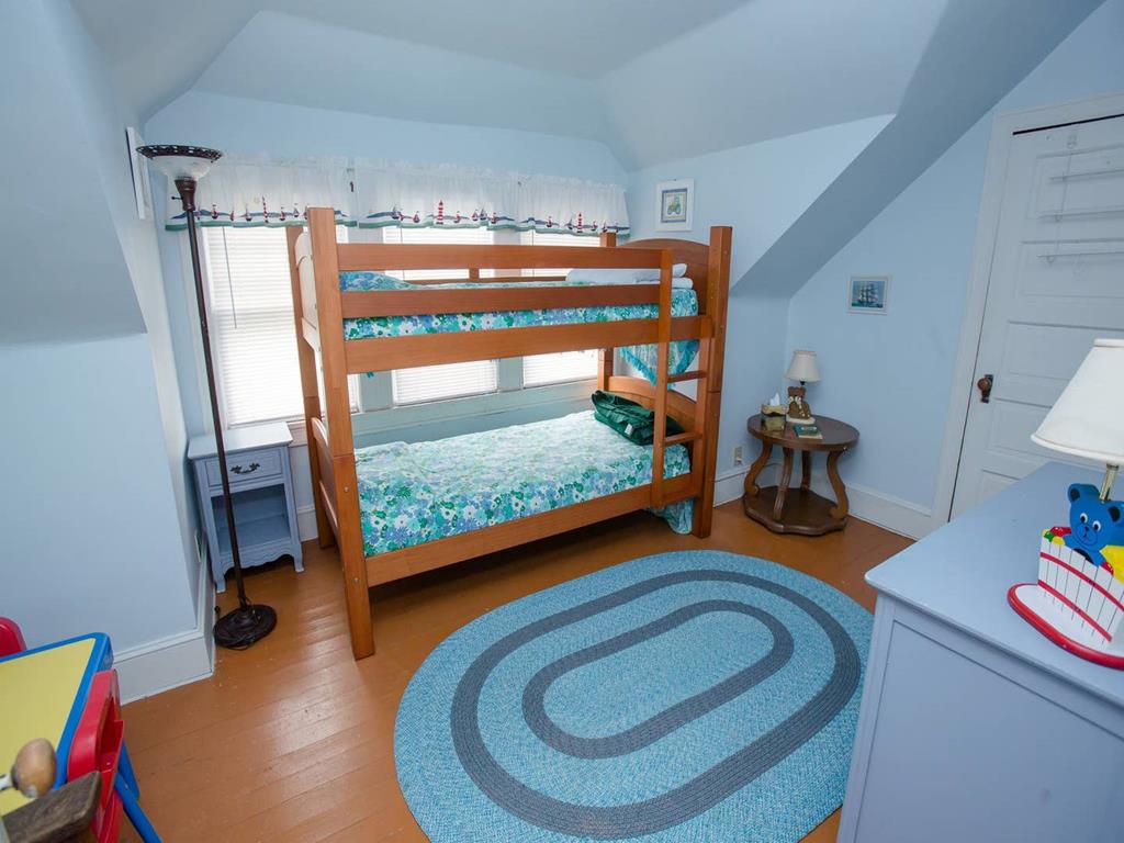 https://realtimerental.com/rrv10/RentalPhotos/1016/1016808.18.jpg