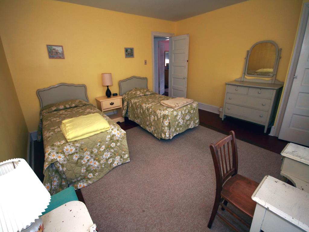 https://realtimerental.com/rrv10/RentalPhotos/1016/1016809.10.jpg