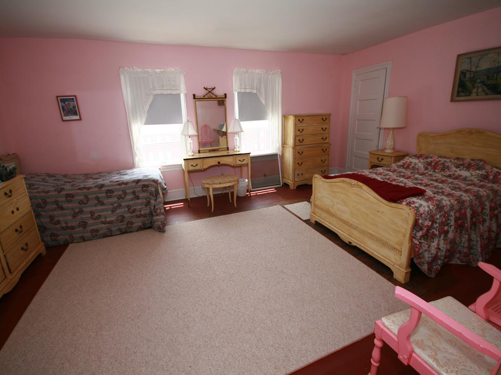 https://realtimerental.com/rrv10/RentalPhotos/1016/1016809.11.jpg
