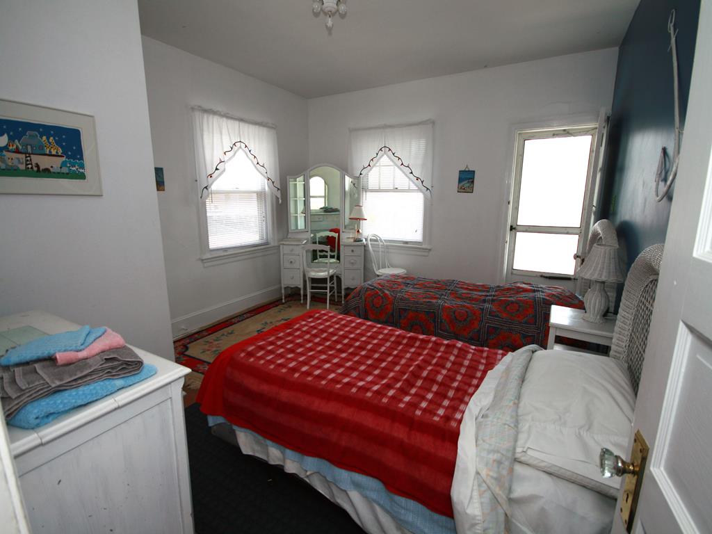 https://realtimerental.com/rrv10/RentalPhotos/1016/1016809.13.jpg