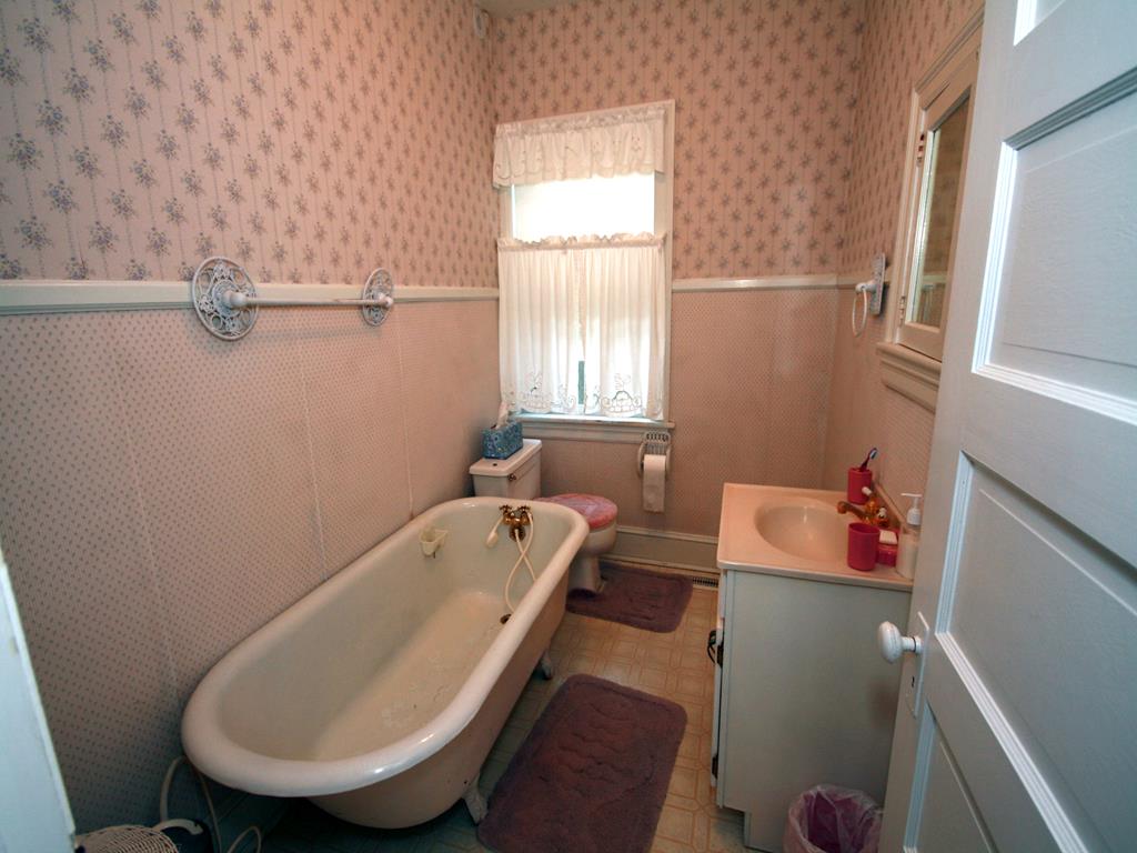 https://realtimerental.com/rrv10/RentalPhotos/1016/1016809.15.jpg