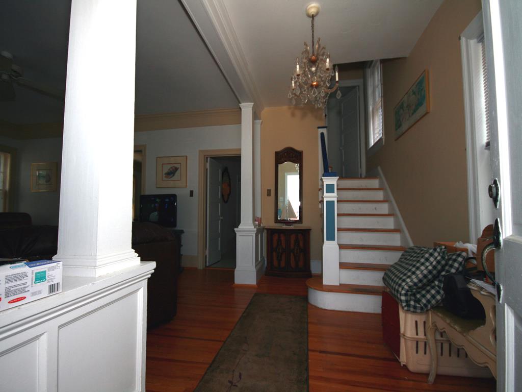 https://realtimerental.com/rrv10/RentalPhotos/1016/1016809.2.jpg