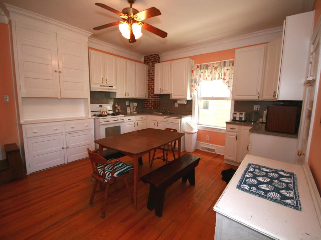 https://realtimerental.com/rrv10/RentalPhotos/1016/1016809.3.jpg