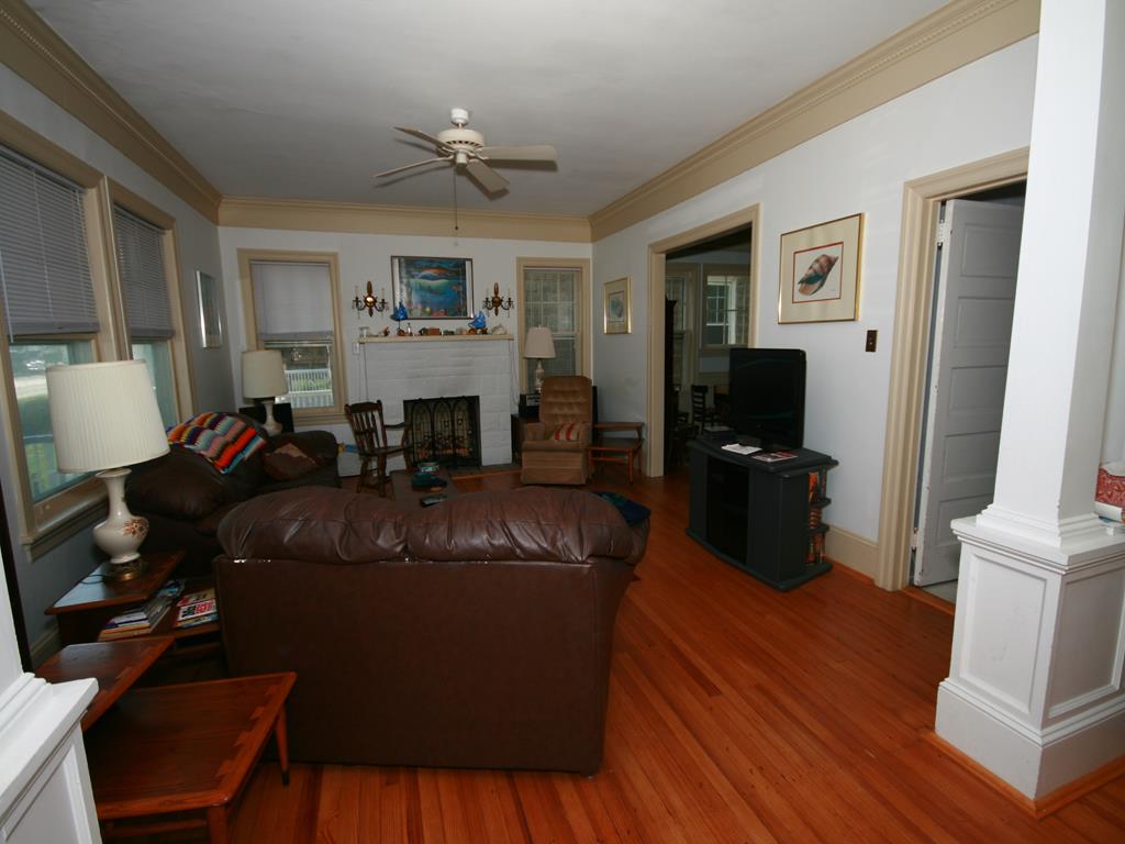 https://realtimerental.com/rrv10/RentalPhotos/1016/1016809.4.jpg