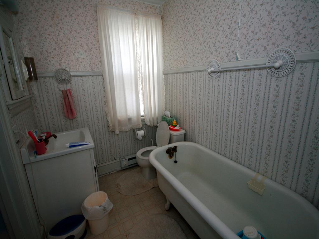 https://realtimerental.com/rrv10/RentalPhotos/1016/1016809.5.jpg