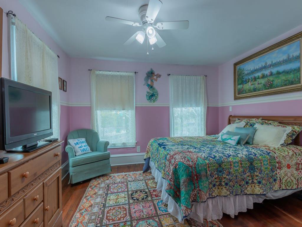 https://realtimerental.com/rrv10/RentalPhotos/1016/1016830.13.jpg