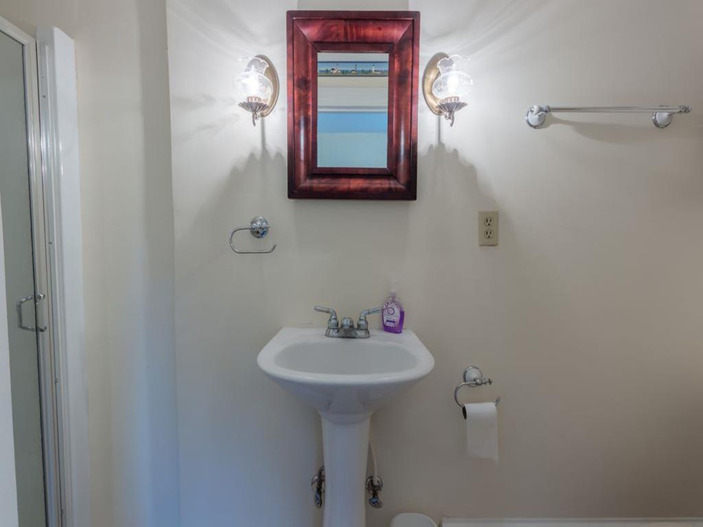 https://realtimerental.com/rrv10/RentalPhotos/1016/1016830.20.jpg