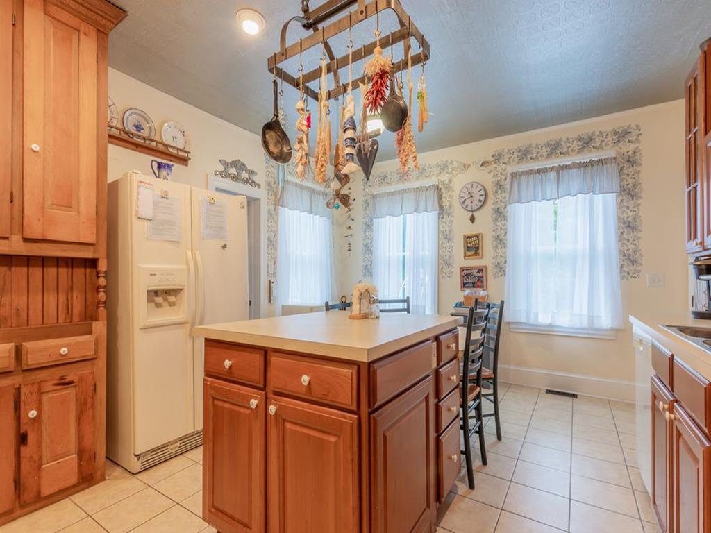 https://realtimerental.com/rrv10/RentalPhotos/1016/1016830.7.jpg