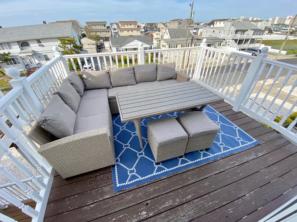242 40th Street East - Picture 