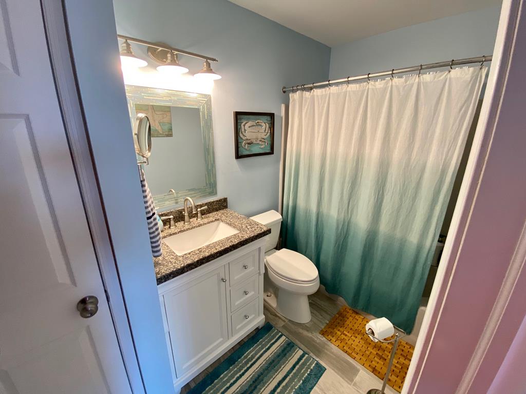 242 40th Street East - Picture 