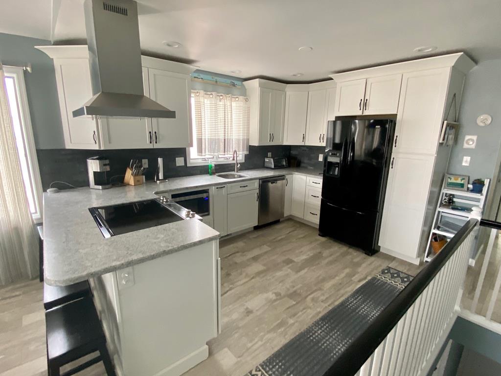 242 40th Street East - Picture 