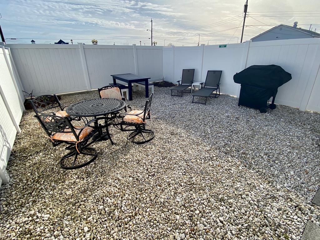 242 40th Street East - Picture 