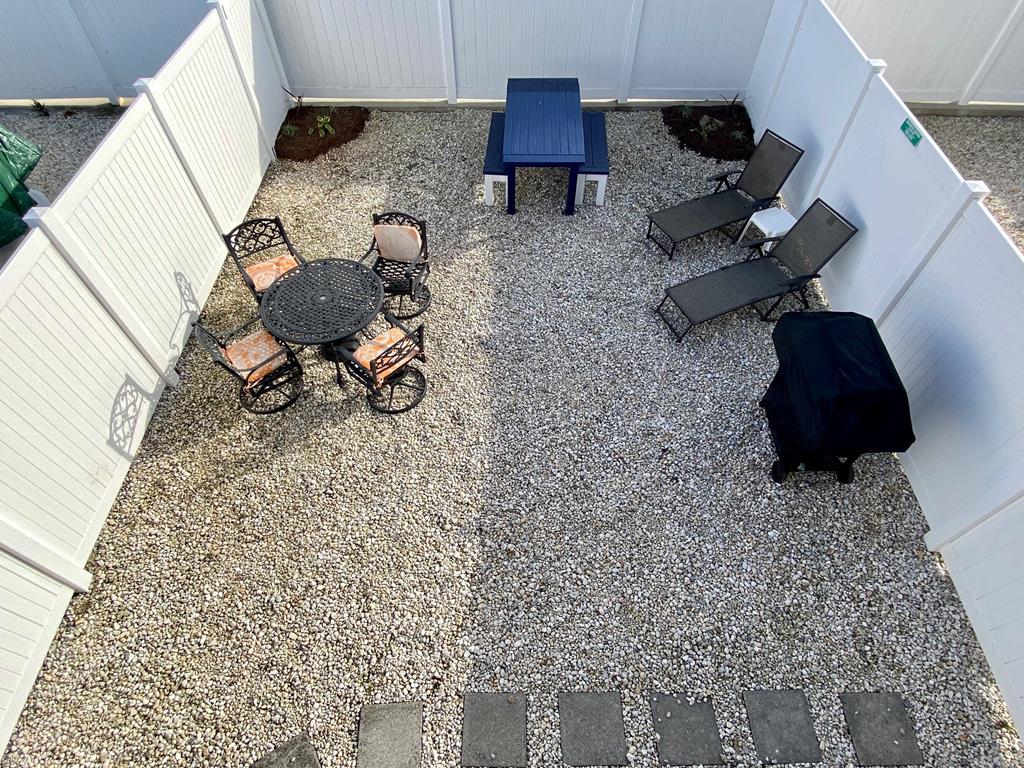 242 40th Street East - Picture 