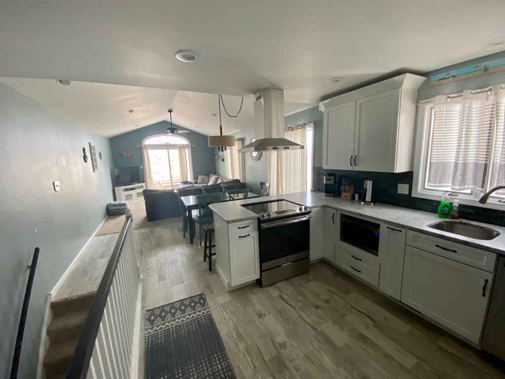 242 40th Street East - Picture 