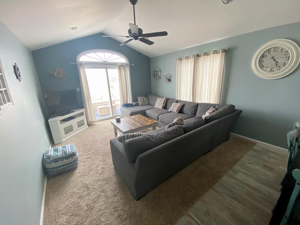 242 40th Street East - Picture 