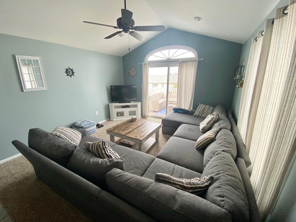242 40th Street East - Picture 