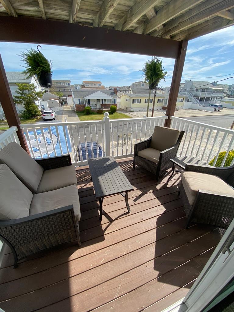 242 40th Street East - Picture 