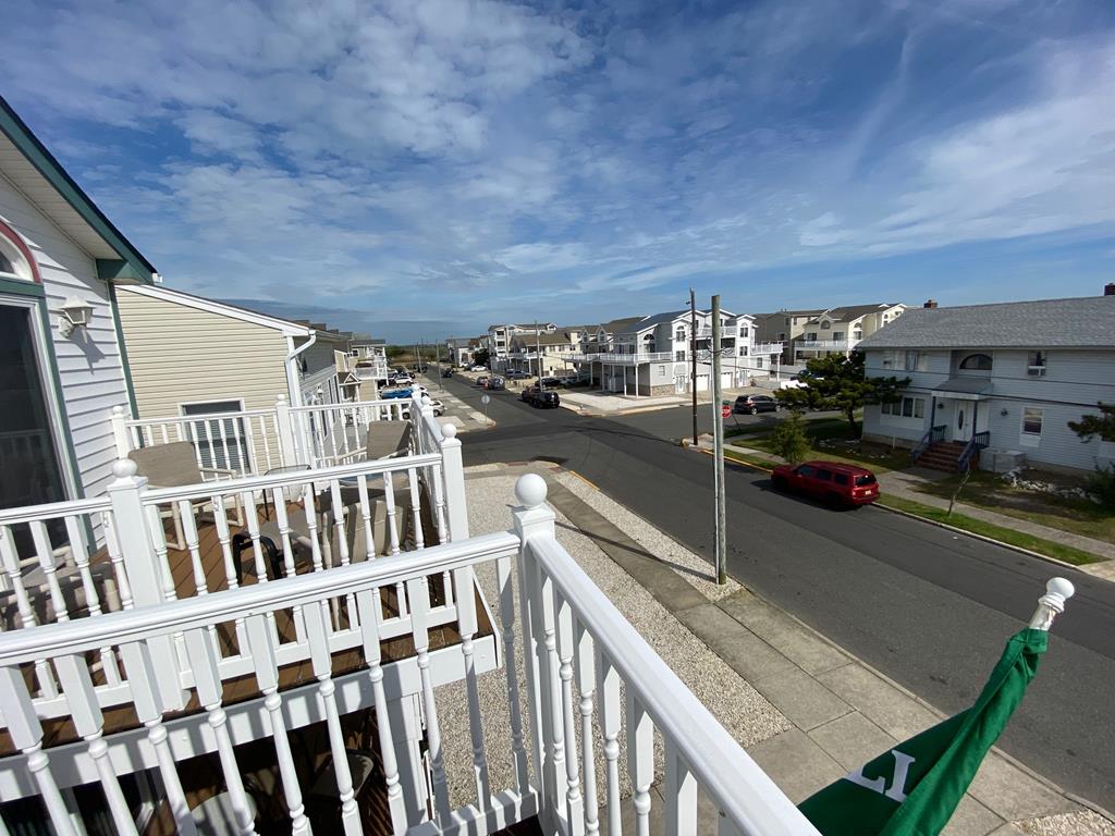 242 40th Street East - Picture 