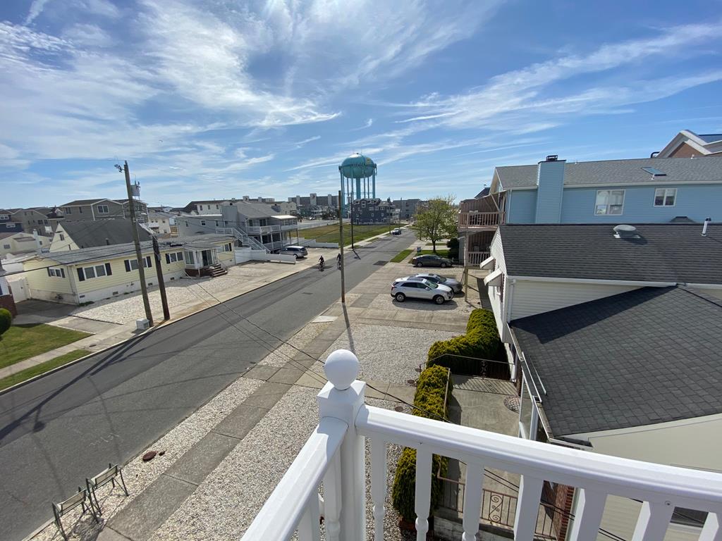 242 40th Street East - Picture 