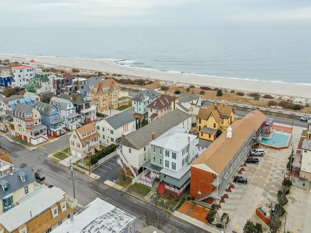 822 Stockton Unit 1/The Blue Whale | Photo 5