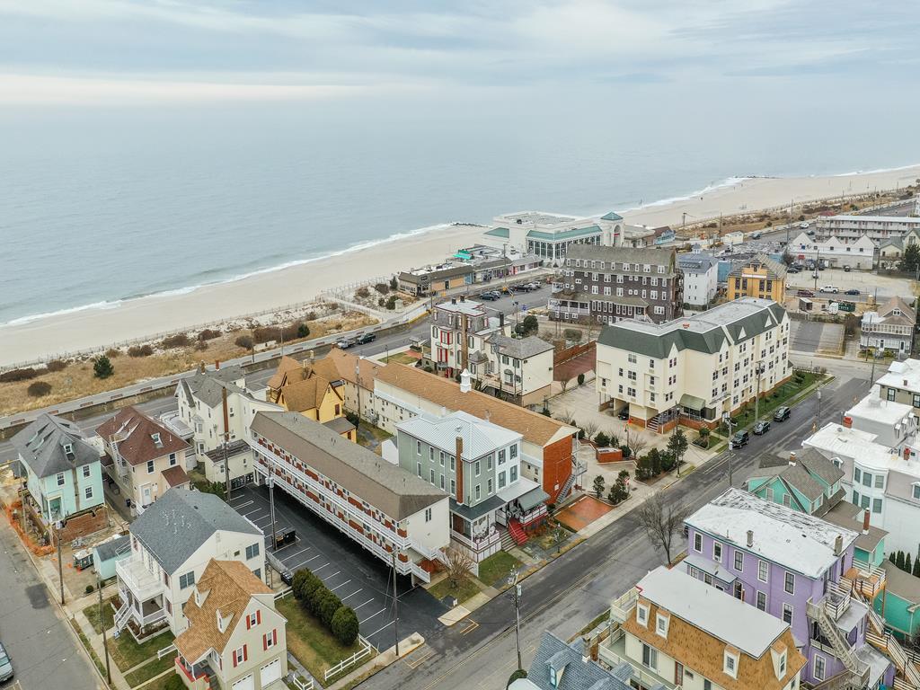 822 Stockton Unit 1/The Blue Whale | Photo 6